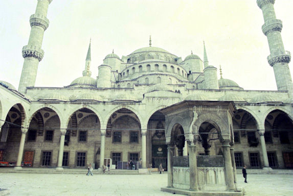 1976.11 Istanbul, Turkey 37-09